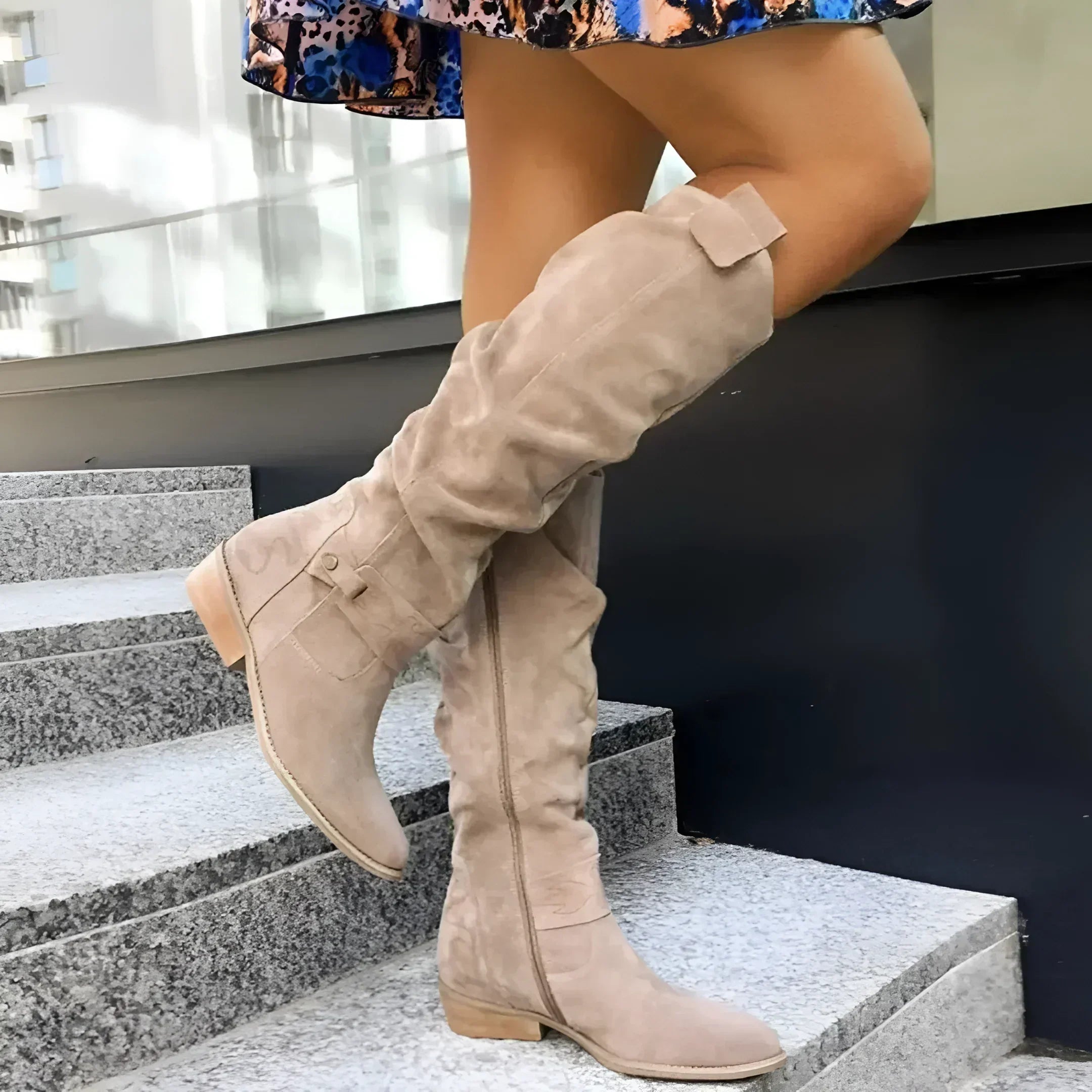 Elegant Kvinder Knæhøje Støvler Ruskind Beige Sort Brun Komfortabel Lynlås — Main Image