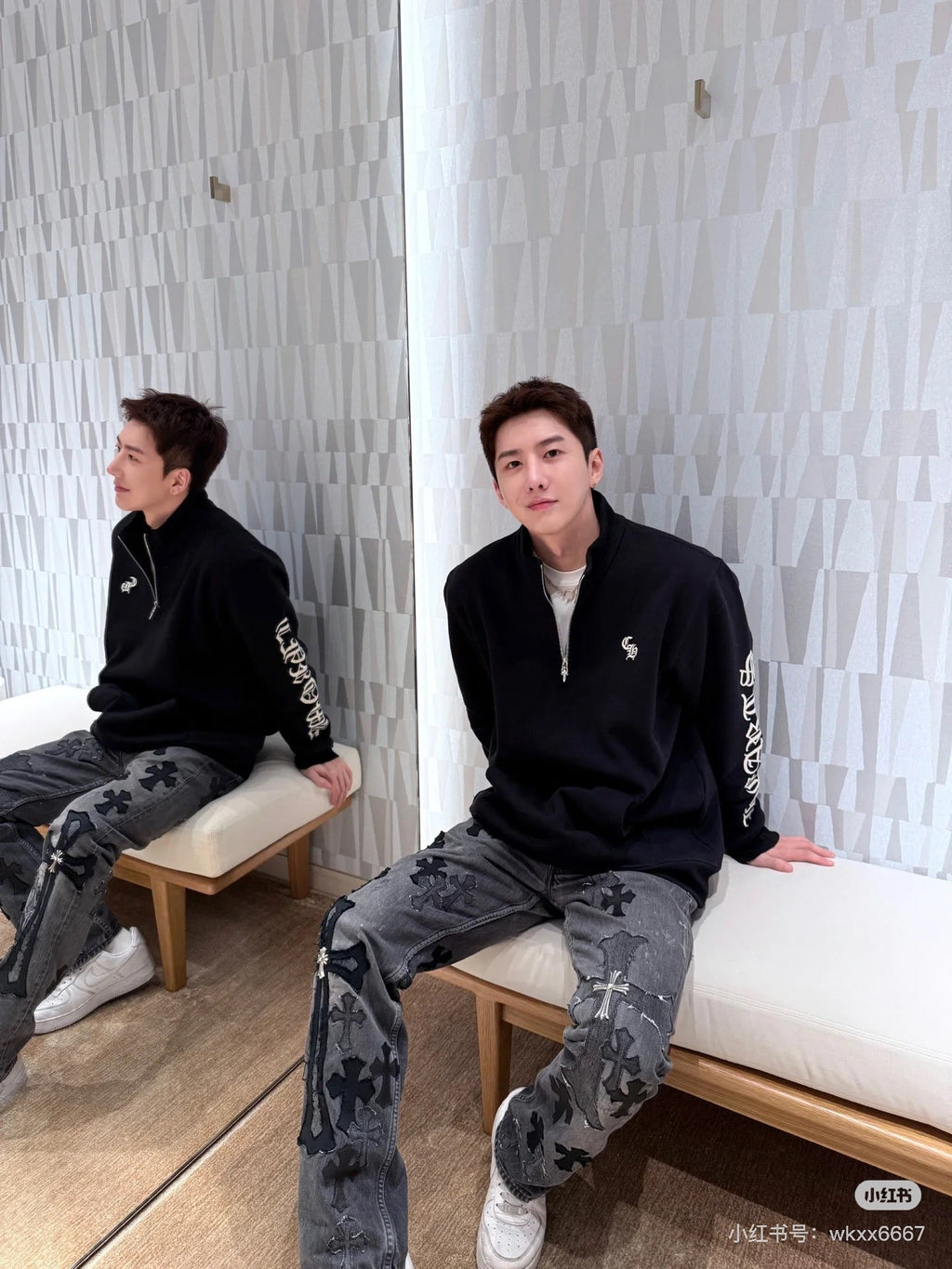 Unisex Denim Jeans med Krydsbroderi i Blå og Sort Bomuld — Image 5