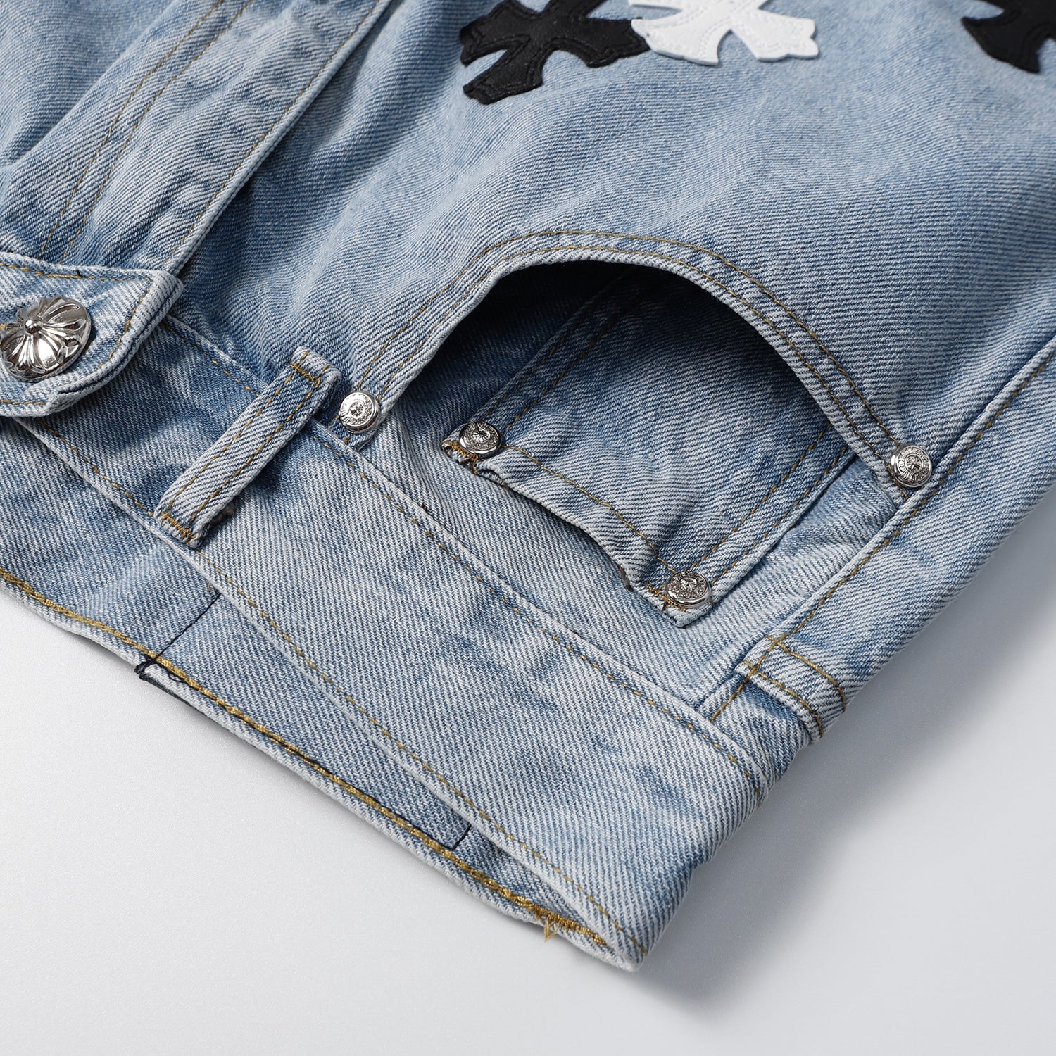 Chrome Hearts Herre Denim Shorts med Kryds Applikationer Blå Bomuld — Image 8
