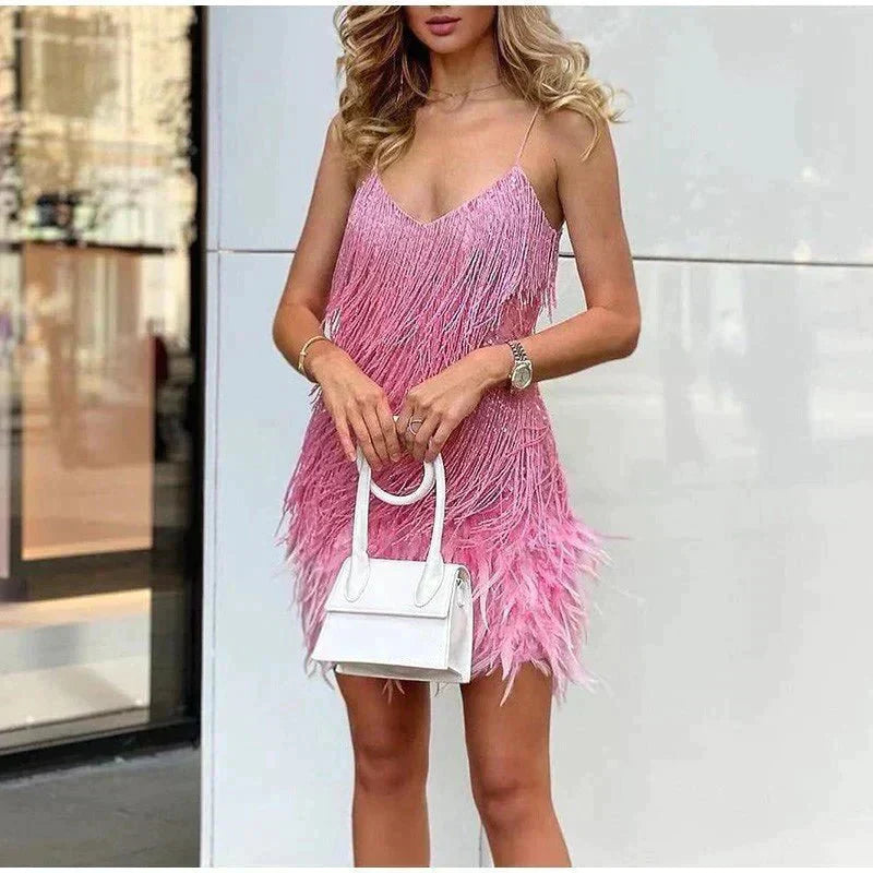 Elegant Cocktailkjole med Frynser og Fjer Detaljer i Flere Farver — Image 7