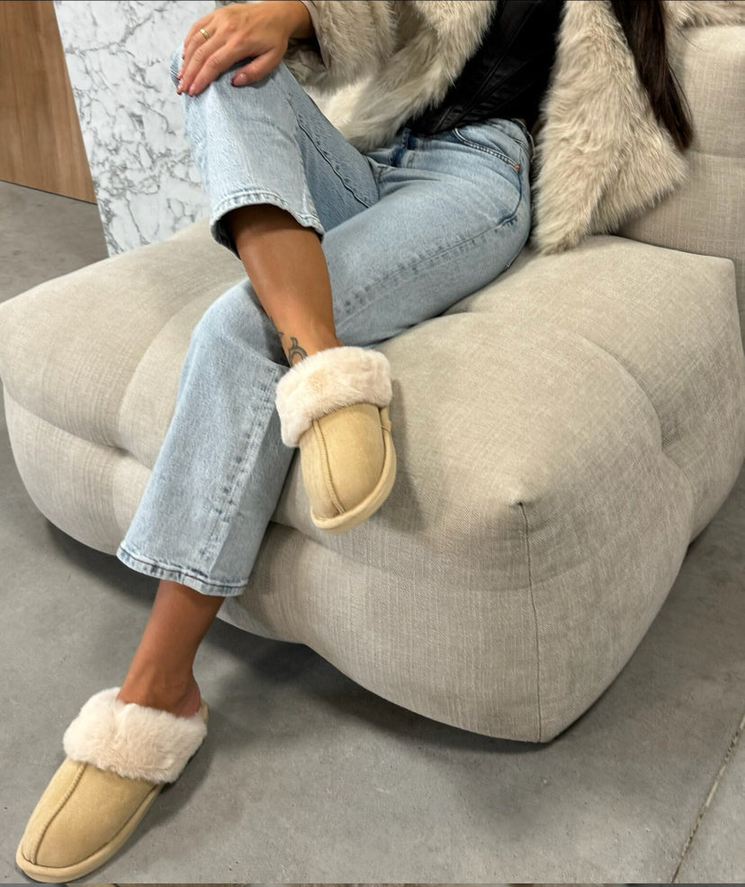 Komfortable hjemmesko med plysset for i beige, perfekt til hygge — Image 8