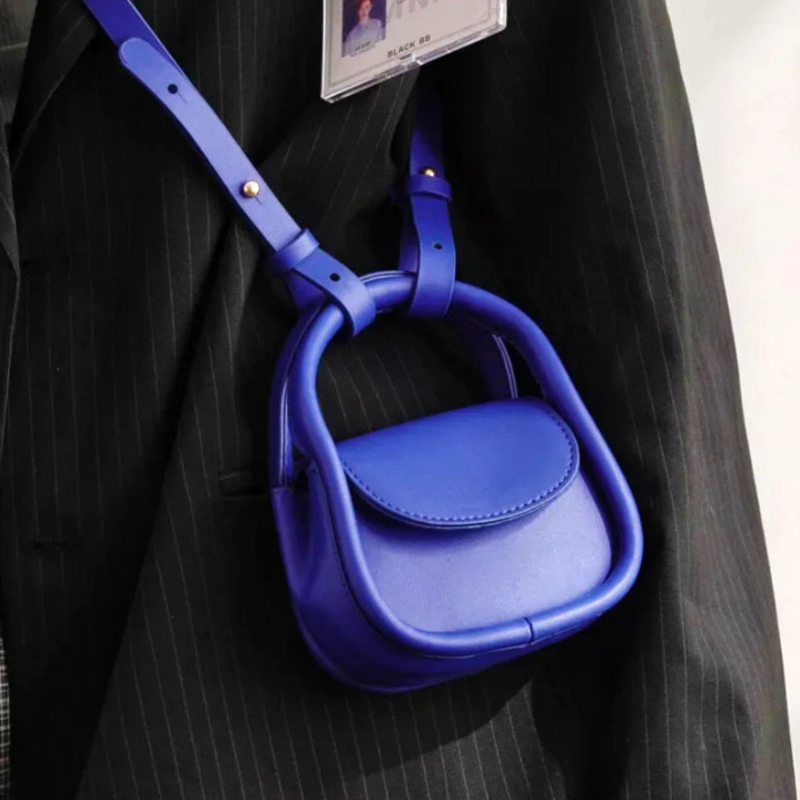 Stilfuld Kvinde Mini Crossbody Taske i Brun PU Læder med Justerbar Rem — Image 4