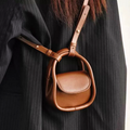 Stilfuld Kvinde Mini Crossbody Taske i Brun PU Læder med Justerbar Rem — Image 3