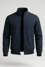 Stilfuld herrejakke i mørkeblå med lynlås og ribkanter — Image 4