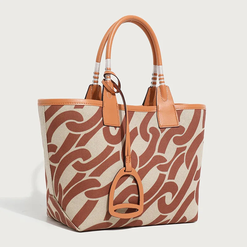 Dame Lærred Håndtaske med Læderdetaljer og Unikt Mønster, Beige, Stilfuld Shopper — Image 10
