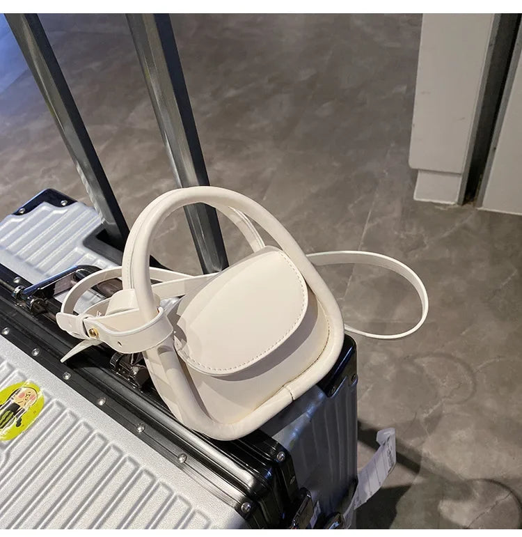 Stilfuld Kvinde Mini Crossbody Taske i Brun PU Læder med Justerbar Rem — Image 7