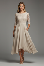 Women’s Dress with Round Neckline and Short Sleeves