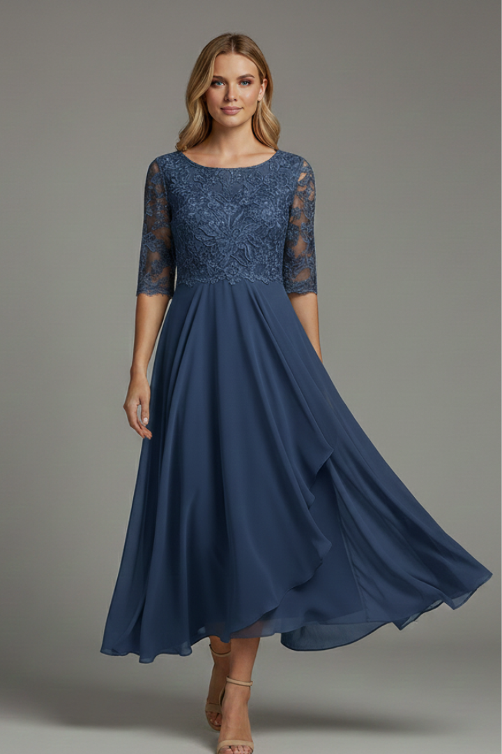 Women’s Dress with Round Neckline and Short Sleeves