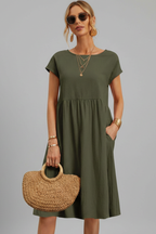 Women’s Dress with Round Neckline and Side Pockets