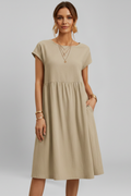 Women’s Dress with Round Neckline and Side Pockets