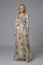Women’s Dress with V-Neck and Three-Quarter Sleeves