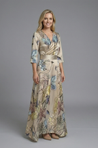 Women’s Dress with V-Neck and Three-Quarter Sleeves