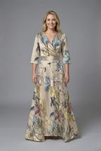 Women’s Dress with V-Neck and Three-Quarter Sleeves