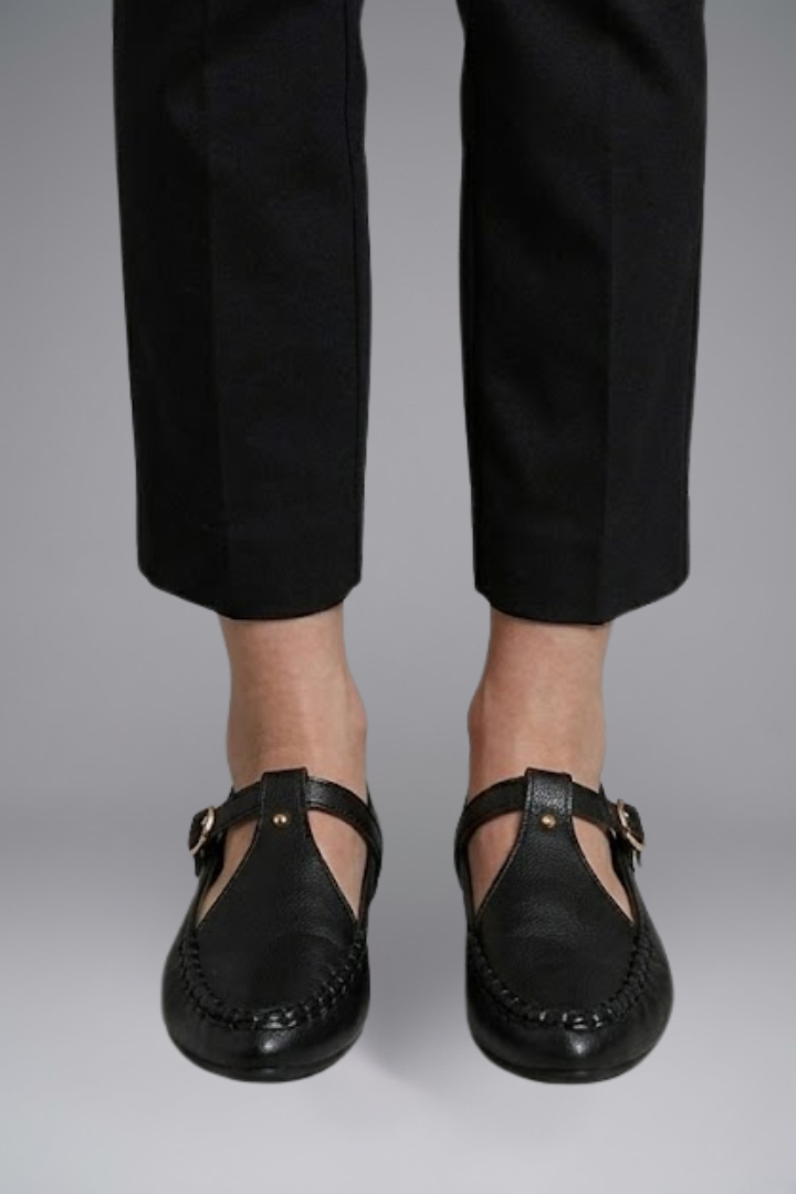 Women's Leather Flats with Buckle Closure for Everyday Wear