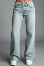 Women’s Low-Waist Jeans with Button Fastening and Straight Legs