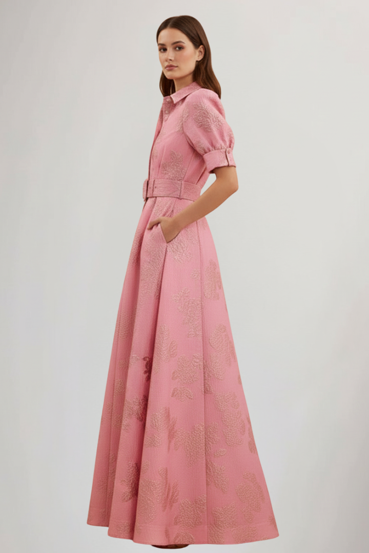 Elegant Lyserød Maxikjole med Bælte og Blomsterdetaljer — Image 5