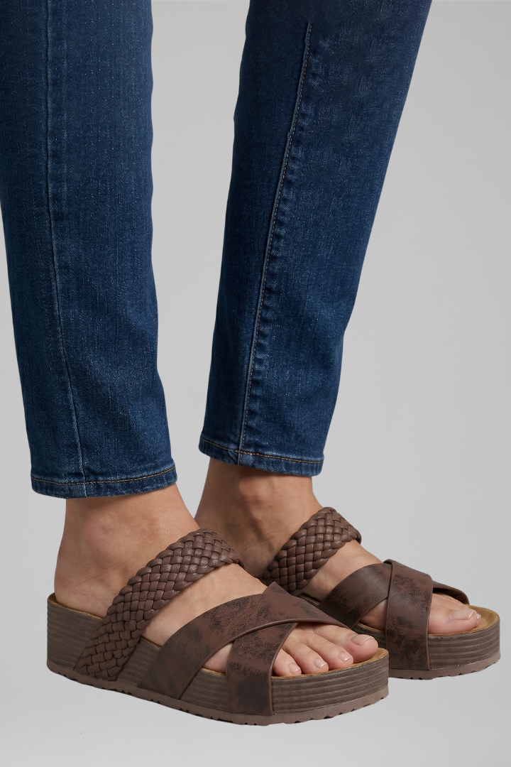 Women's Orthopaedic Sandals with Crisscross Straps for Summer
