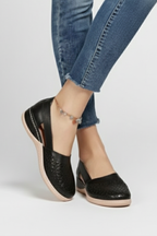 Women’s Shoes with Cutout Design and Firm Base