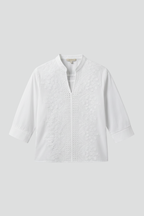 Women’s blouse with classic collar and long sleeves