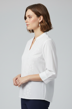 Women’s blouse with classic collar and long sleeves