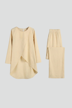 Women’s shirt and trousers set with long sleeves and straight-leg design
