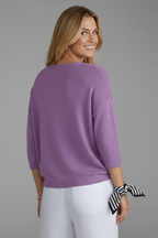 Women’s top with V neckline and elbow sleeves