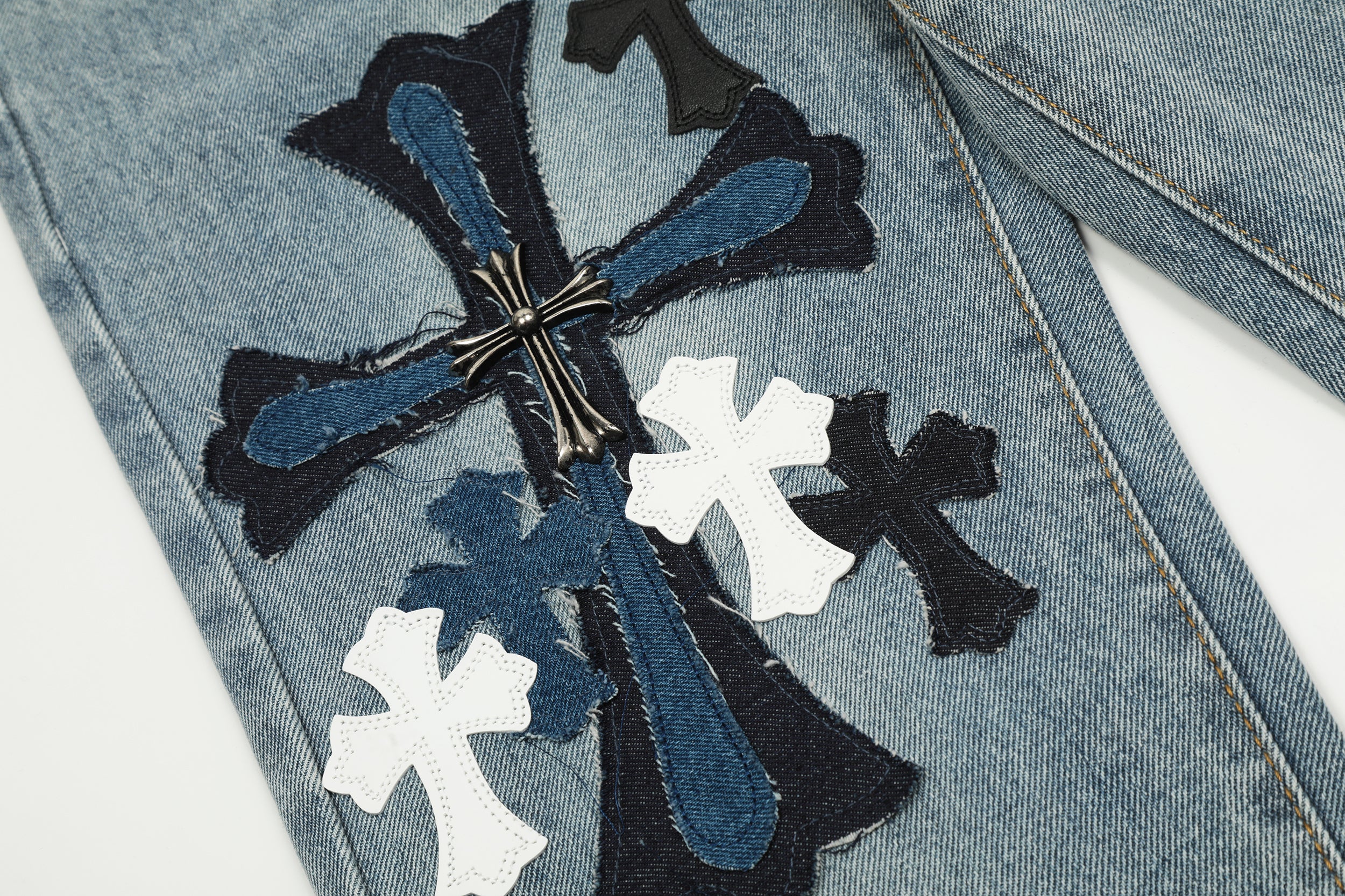 Unisex Denim Jeans med Krydsbroderi i Blå og Sort Bomuld — Image 27