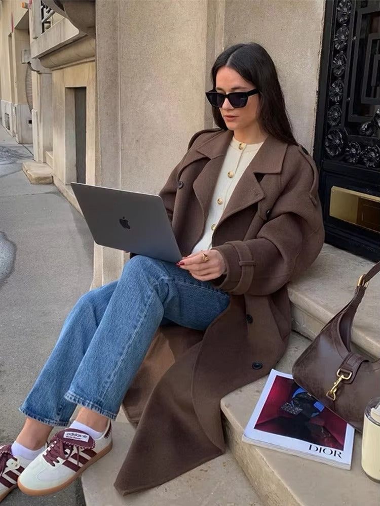 Brun Trenchcoat til Kvinder - Klassisk Dobbeltradet Uldblanding Frakke med Bælte — Image 4