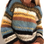 Stribet striktrøje til damer i multifarvet uldblanding. Varm og stilfuld strik. Størrelse S-XL. — Main Image