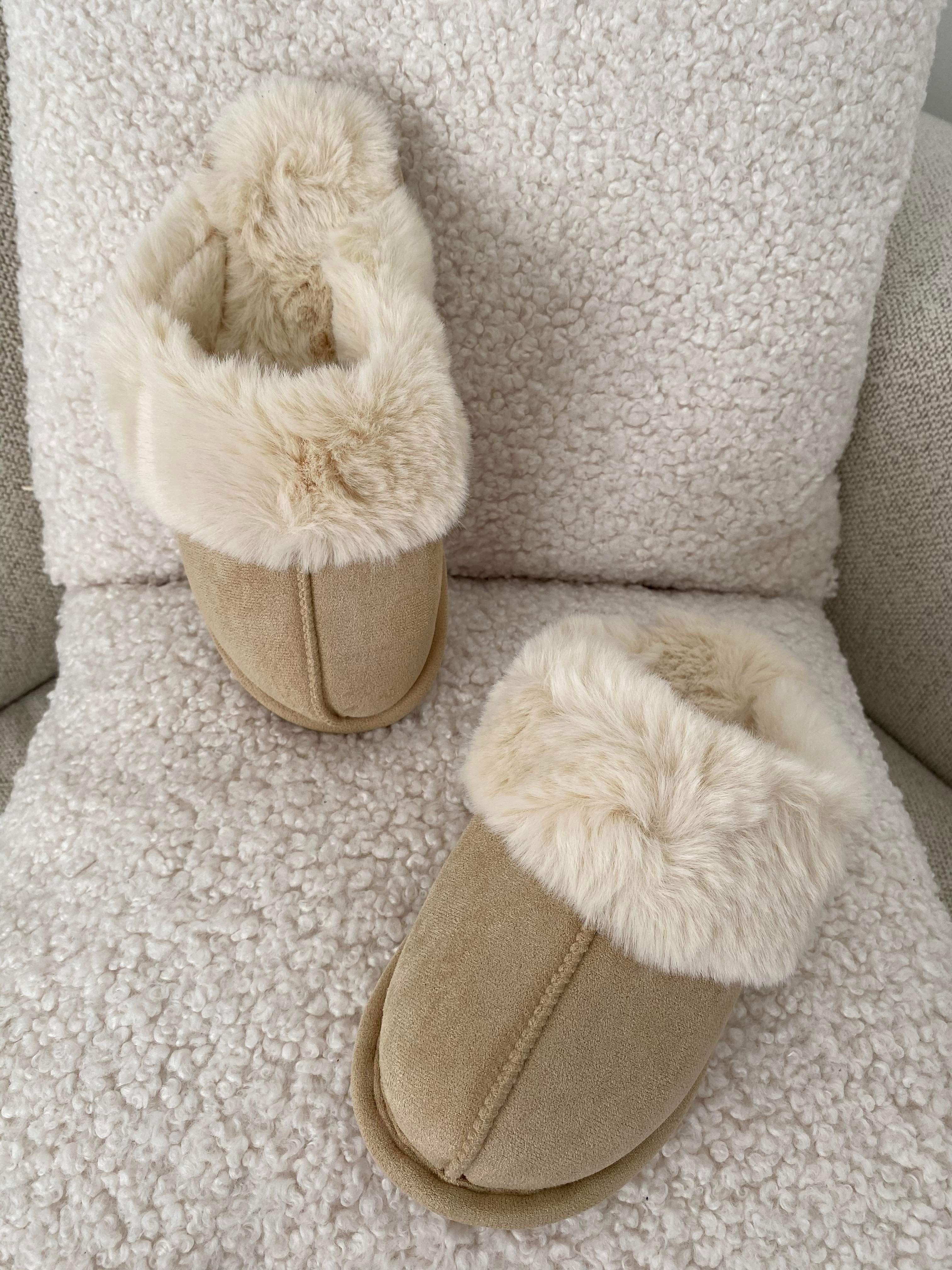 Komfortable hjemmesko med plysset for i beige, perfekt til hygge — Image 2